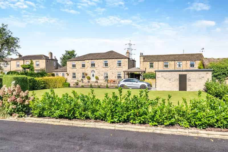 5 Bedroom Detached House with Annex and Stunning Views