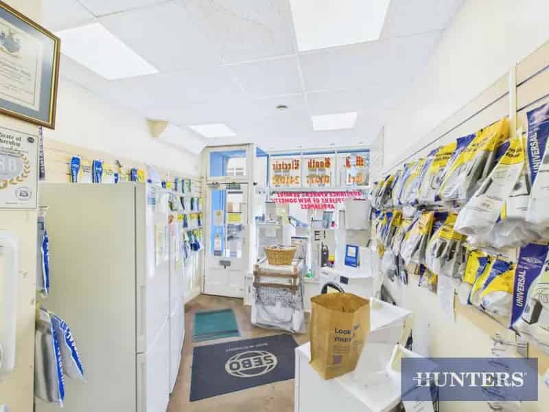 2 Bedroom Flat & Commercial Unit Driffield