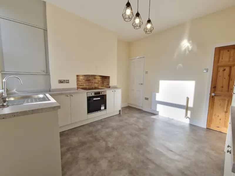 2 bedroom House
Let Agreed