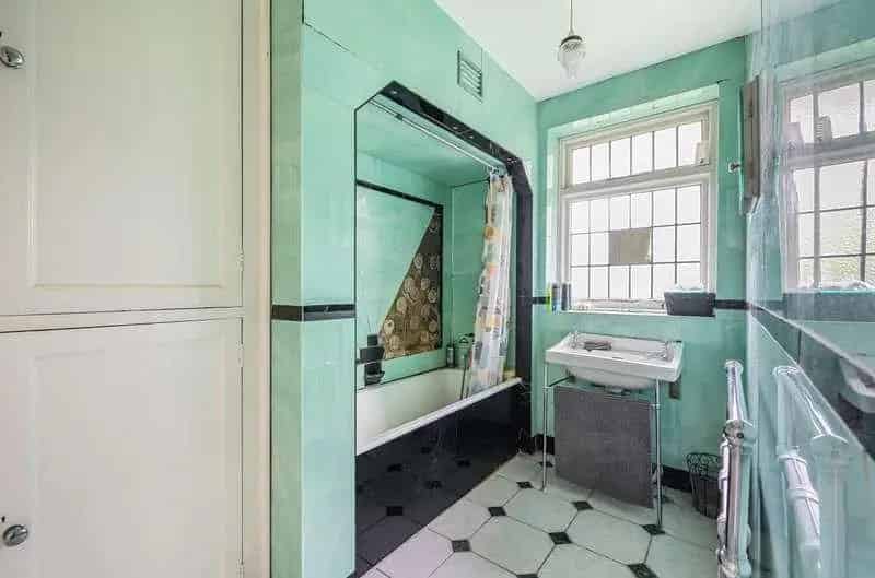 4 Bed House for Sale in Ealing - 1600 sq ft