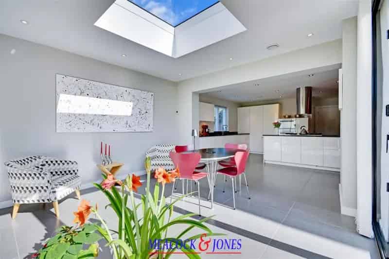 6 Bedroom Detached House For Sale