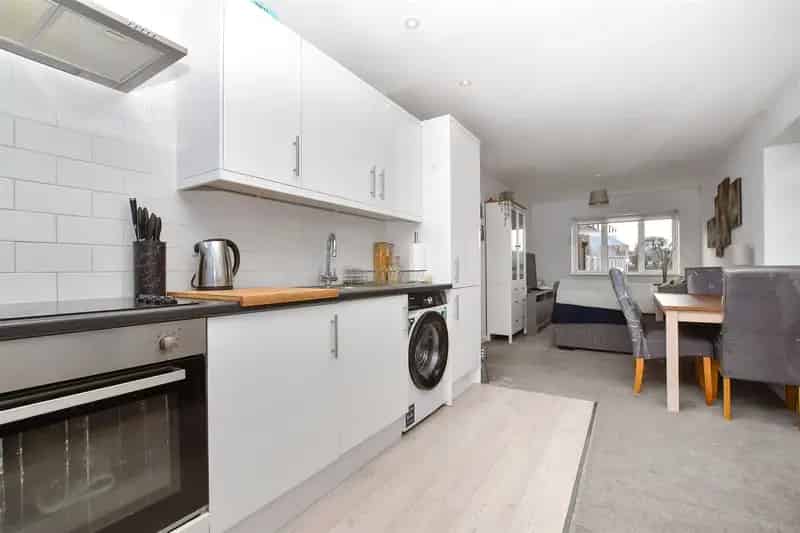 2 Bedroom Flat for Sale in Dorking Town Centre