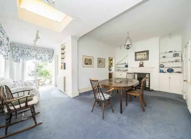 Four Bedroom Semi-Detached House Over 2000 sq ft