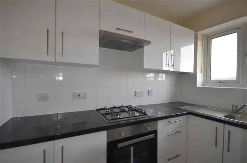2 Bedroom Flat For Sale Freehold Interest Ground Rent