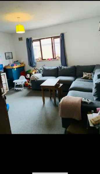 2 Bedroom Flat Near High Street New Bathroom