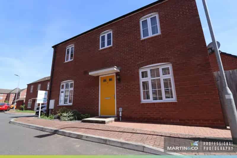 3 Bedroom Detached House For Sale Lysaght Village