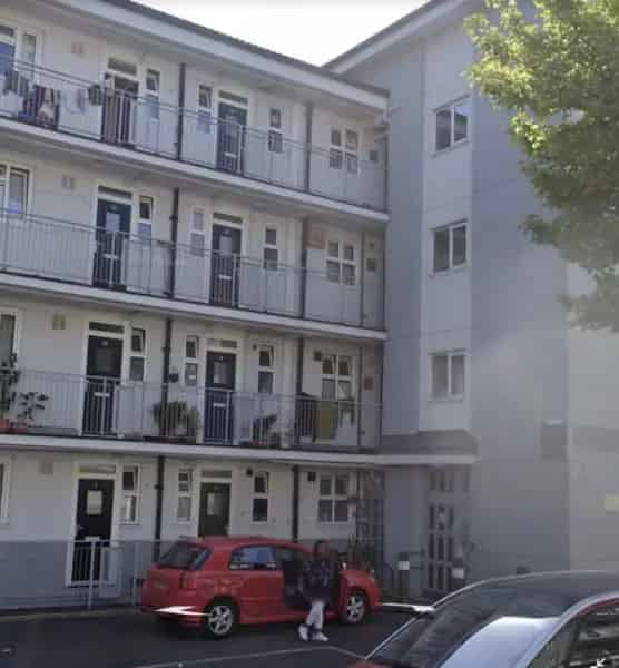 2 Large Bedroom 1st Floor Apartment New Kitchen New Bathroom