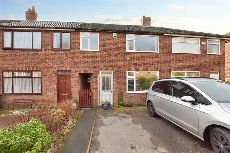 3 Bed Terrace House with Parking and South Facing Garden