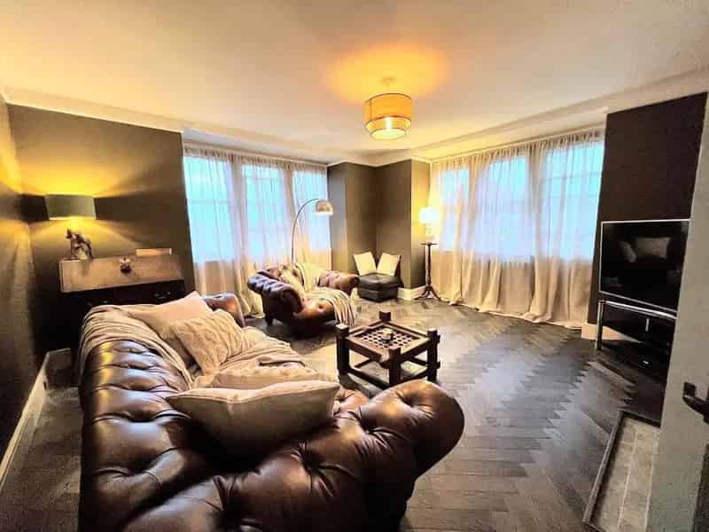 Spacious 4-Bedroom Mansion Flat Meads Eastbourne