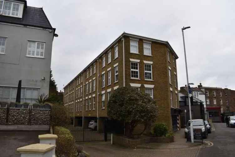 2 Bed Flat for Sale in Broadstairs - Chain Free