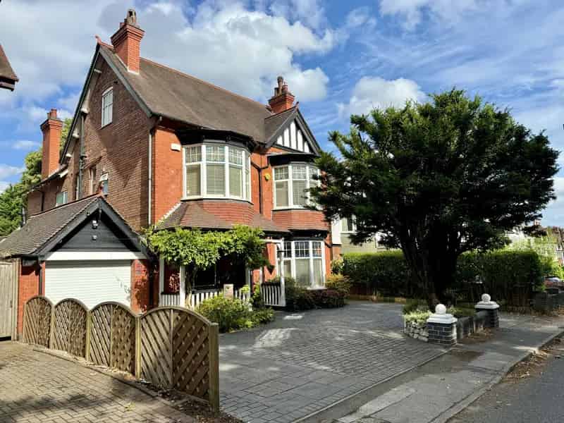 7 Bedroom Detached House Moseley