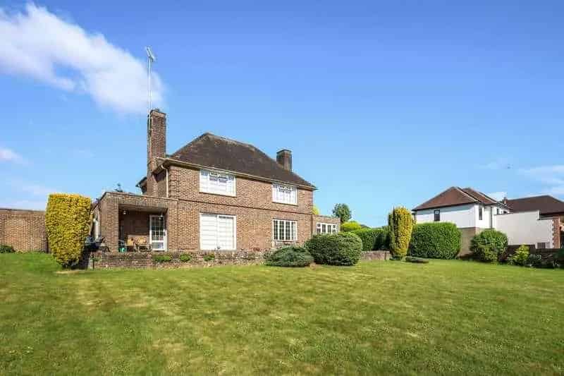 3 Bed House for Sale in Horsham - Town Centre Location