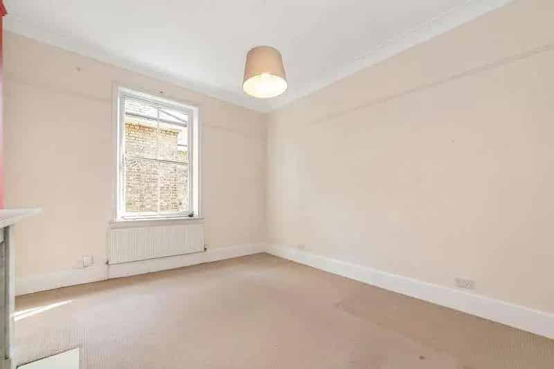 8 bed house for sale