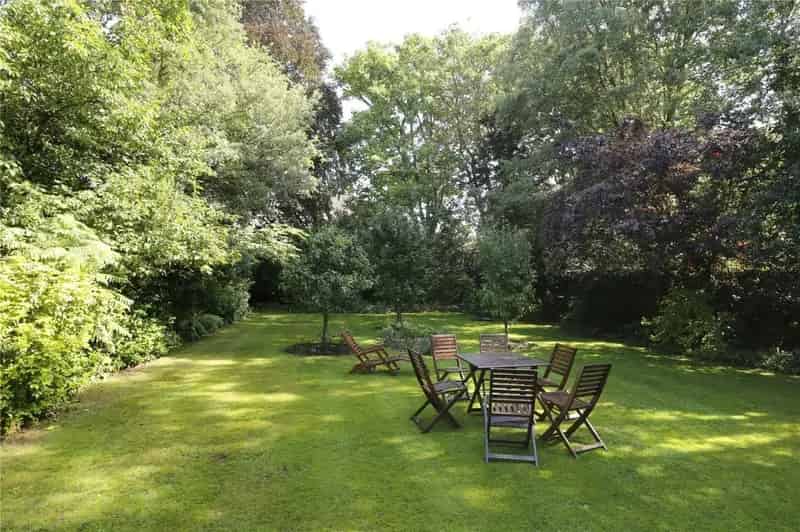 3 Bedroom Flat for Sale in Wimbledon