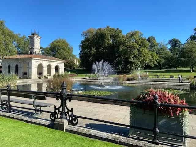 2 Bedroom Apartment Westbourne Gardens London