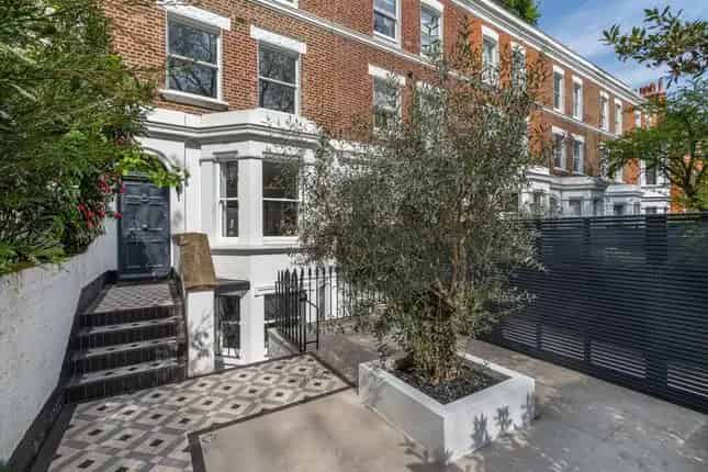 Elegant South Kensington Family Home 2100 sq ft