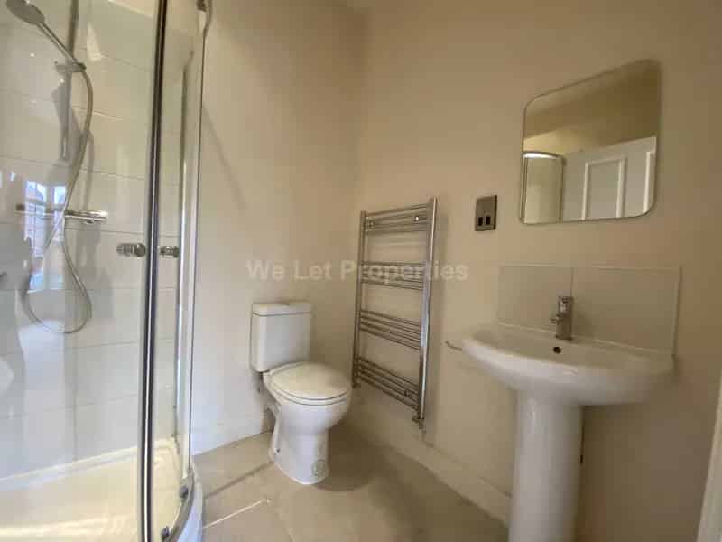 2 Bedroom Apartment House to Rent
