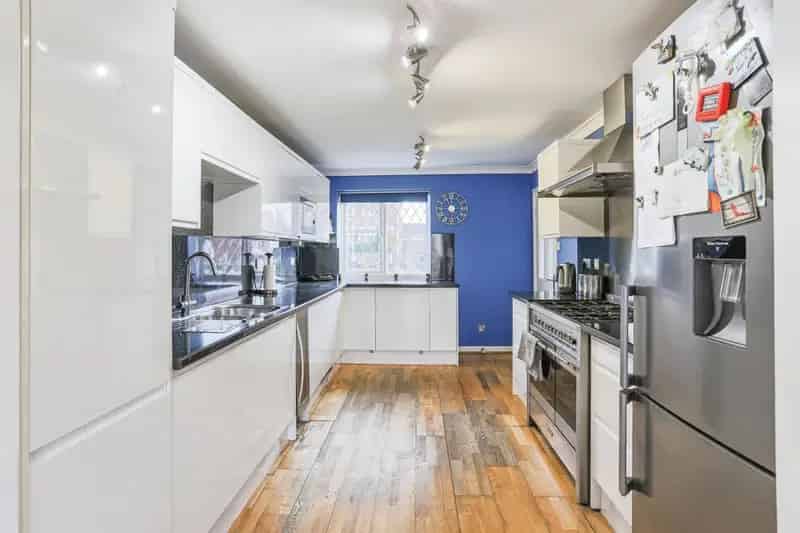 Four Bedroom Extended Link Detached House For Sale