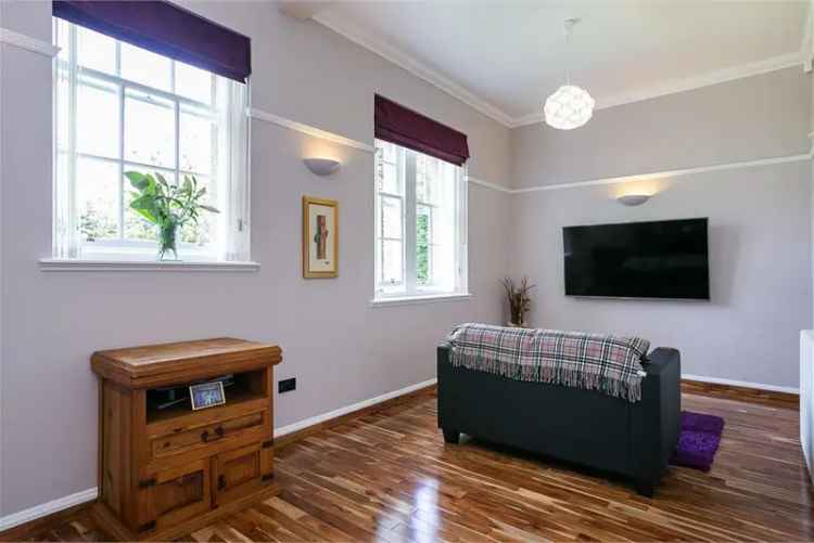 2 Bed Flat - Ground Floor with 1 Reception Room