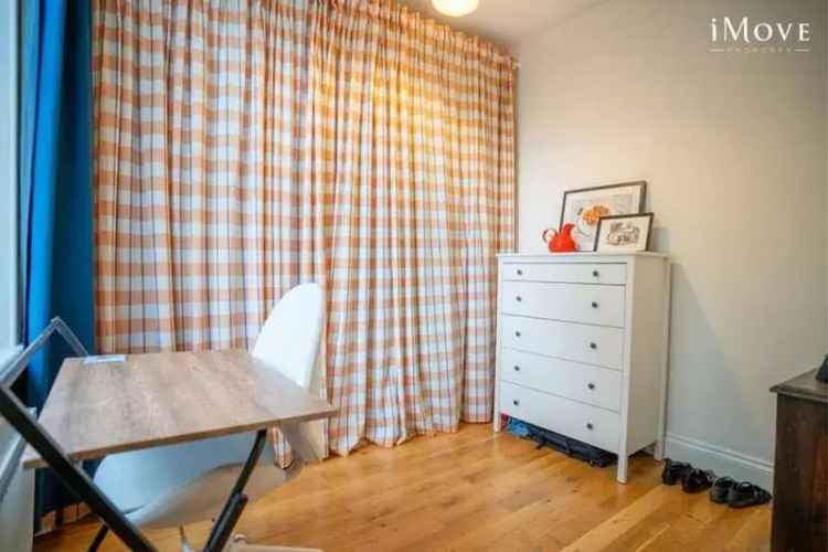 3 Bedroom Victorian Flat for Sale Private Garden Near Stations
