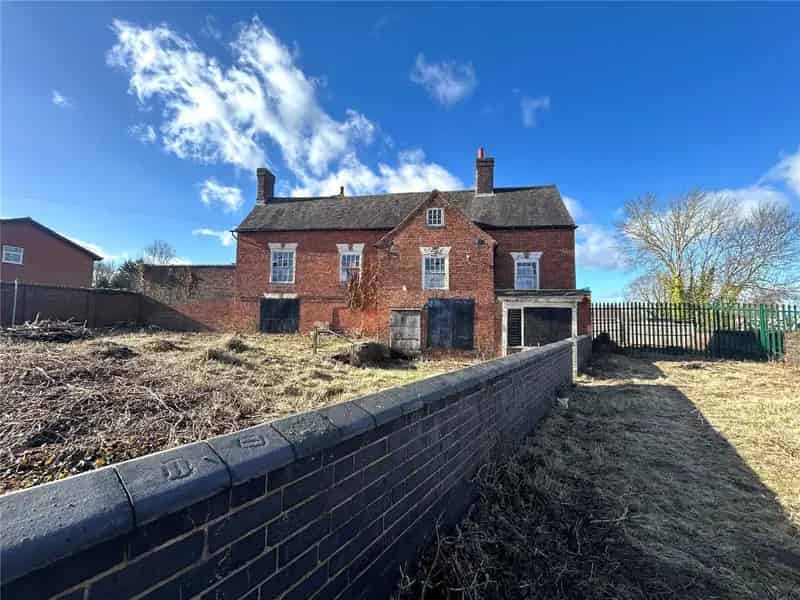 Grade II Listed Detached House in Atherstone