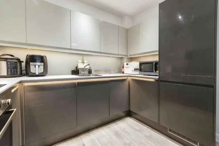 Two Bedroom Apartment Near Stevenage Train Station