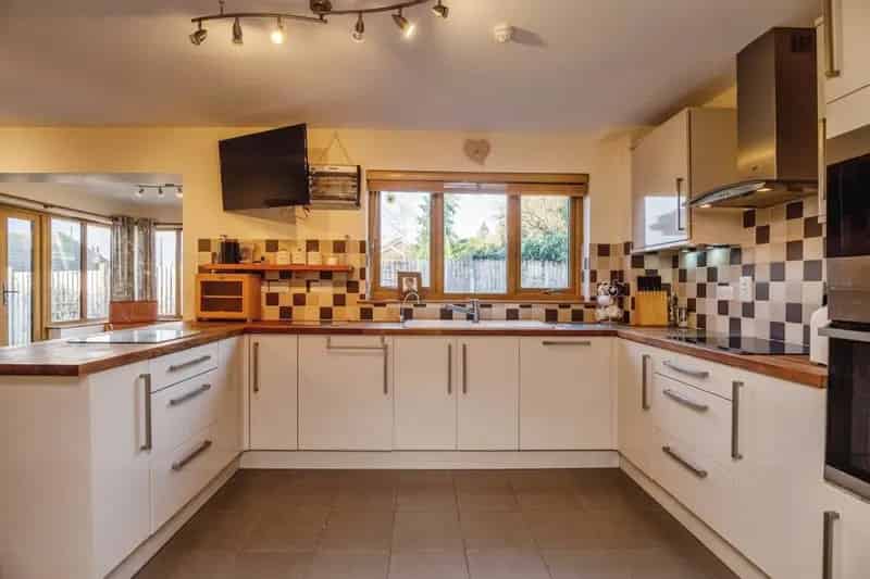 Four Five Bedroom Detached House Withington Ample Parking Large Garden
