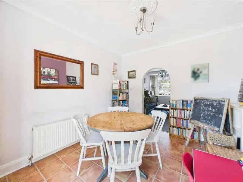 4 Bed House for Sale Broomfield Avenue