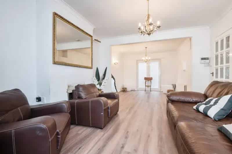 Regents Park 3-Bed Semi-Detached House - Spacious Family Home