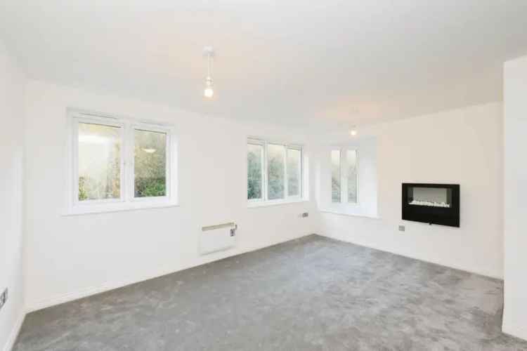 Spacious 2-Bed Flat in Modern Development - Allocated Parking - Close to Hoddesdon