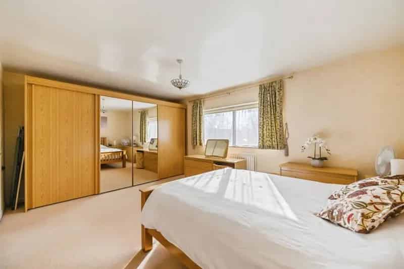5 Bedroom Detached Home with Two Kitchens and Stunning Views