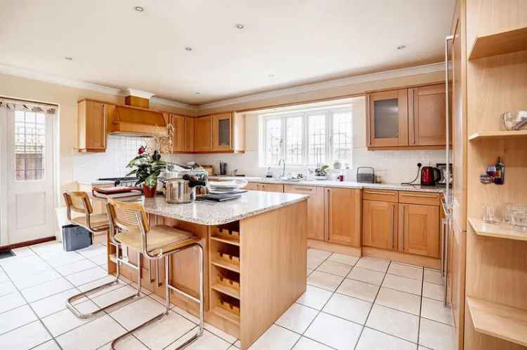 6 bedroom detached house for sale