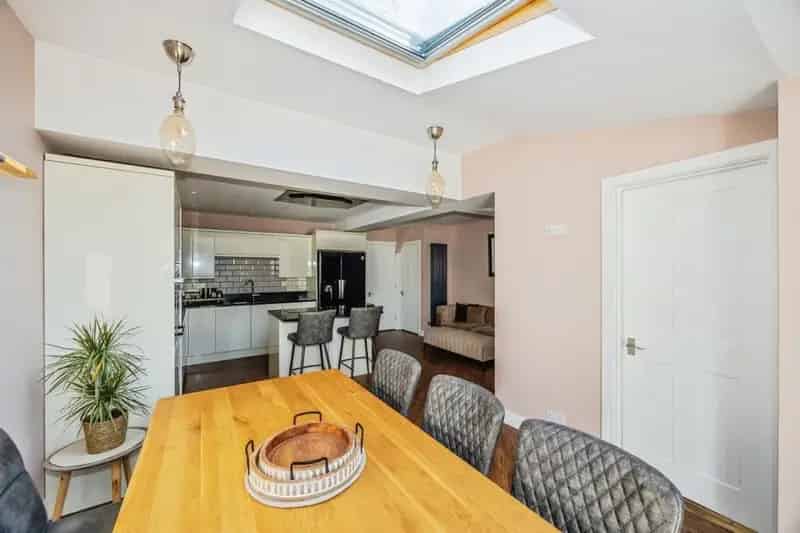 4 Bedroom Family Home with Studio Garden Portsmouth