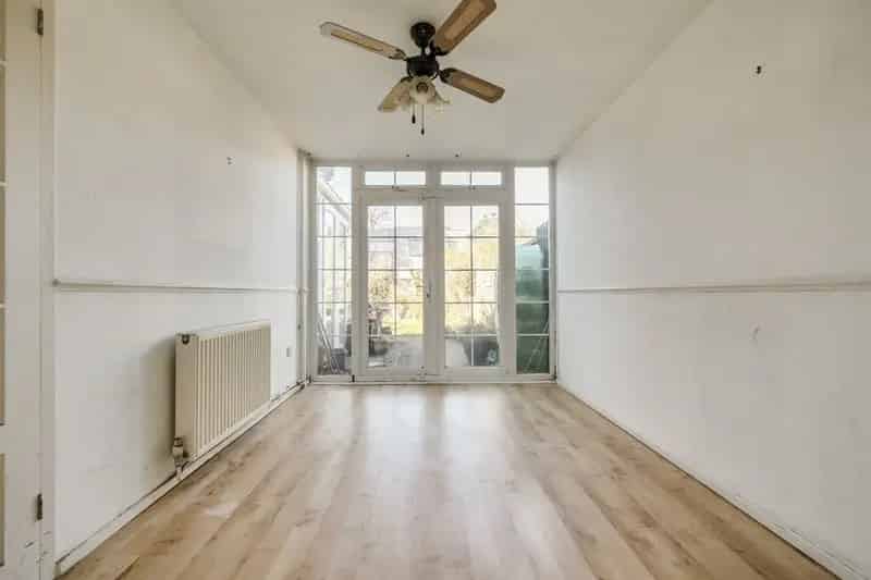 Spacious 3-Bed House Near Gordon Hill Station Chain Free