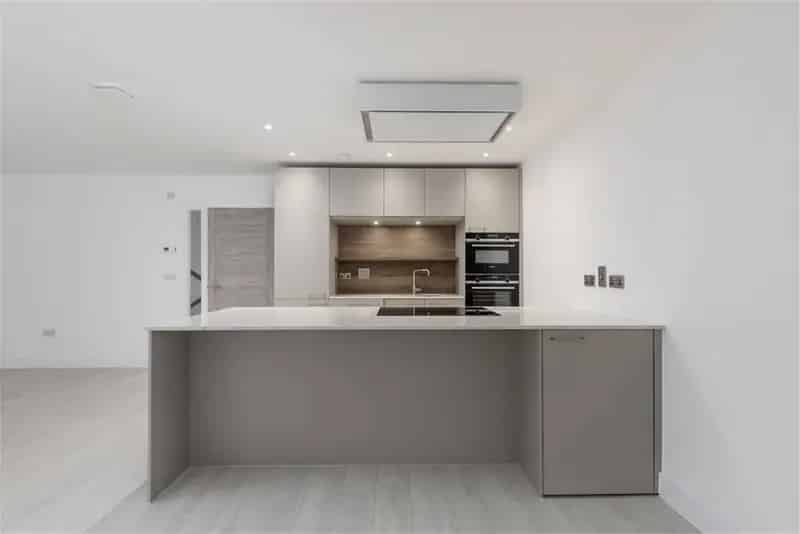 3 Bed Flat - Triplex with 1 Reception Room