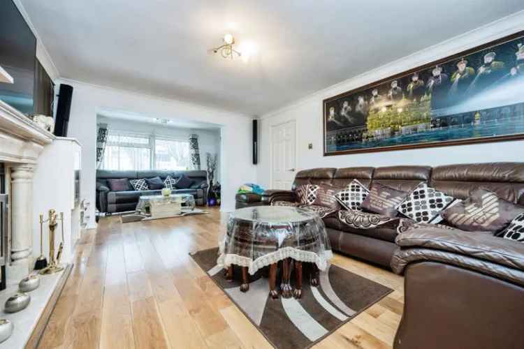 4 Bedroom Detached House for Sale in Brickhill