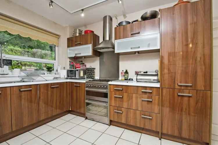 4 Bedroom Detached House Hillcrest Drive