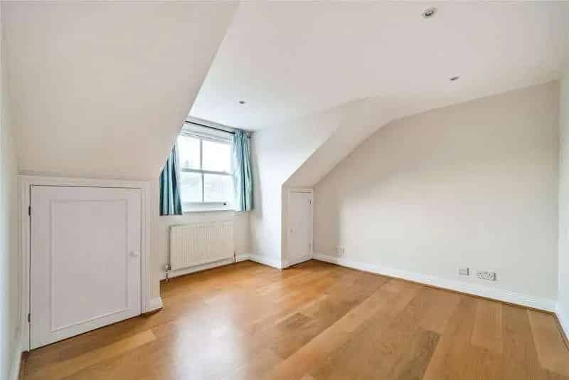 2 bed flat for sale