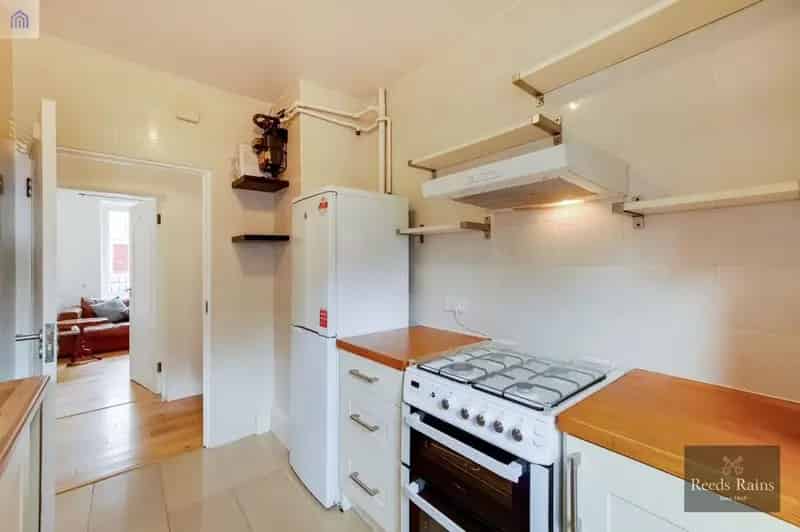 3 bedroom  Flat to rent, London, SE1
