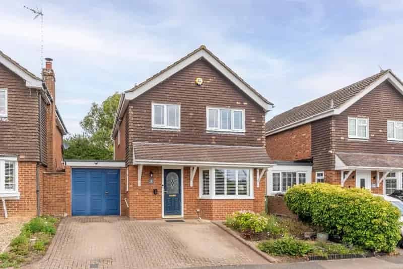 4 Bedroom Detached House For Sale in Totternhoe, Bedfordshire