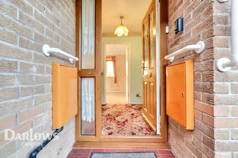 2 Bedroom Bungalow for Sale in Cardiff