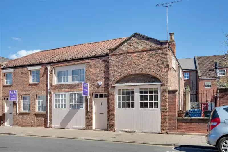 3 Bedroom Townhouse For Sale Grade II Listed Coach House Conversion