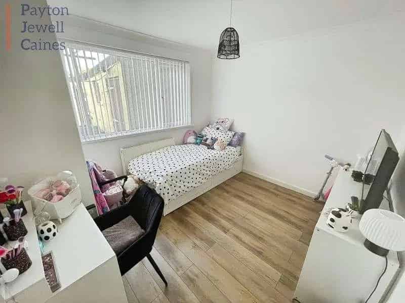 2 Bed Flat for Sale Bryncethin Off Road Parking Enclosed Garden