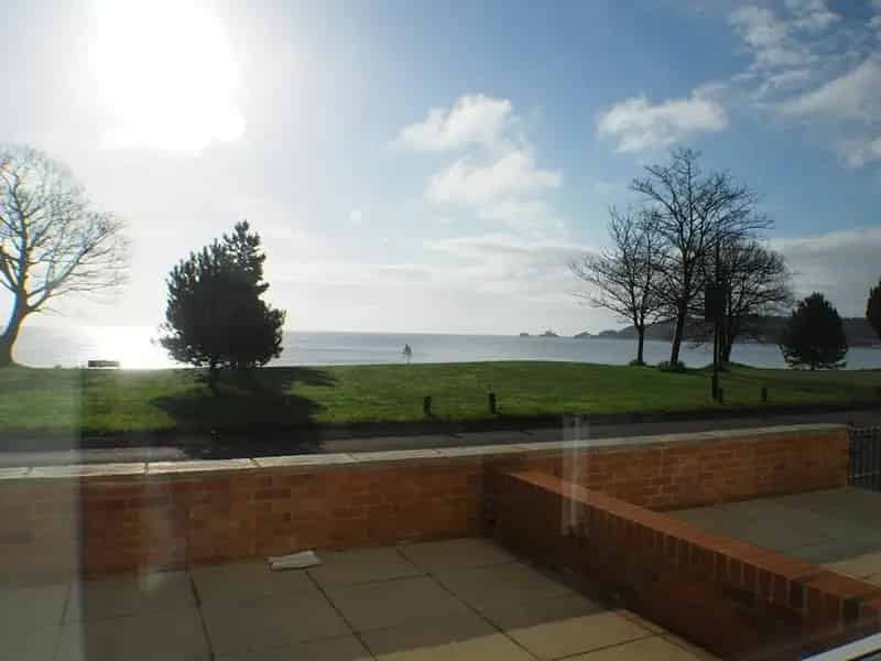 Stunning 3-Bedroom Townhouse with Swansea Bay Views