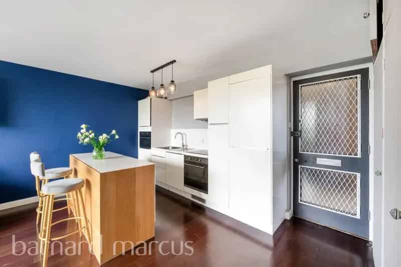 Spacious One Bedroom Flat Putney Hill Top Floor Garage Garden