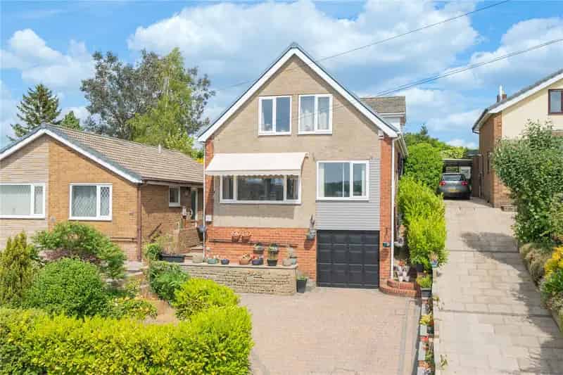 3-4 Bedroom Detached Home with Modern Comforts and Lovely Garden