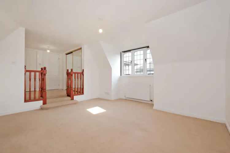 Spacious 4 Bedroom Detached House with Garage in Bieldside