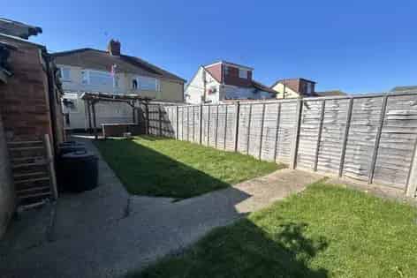 3 Bed Semi-Detached House London Family Home