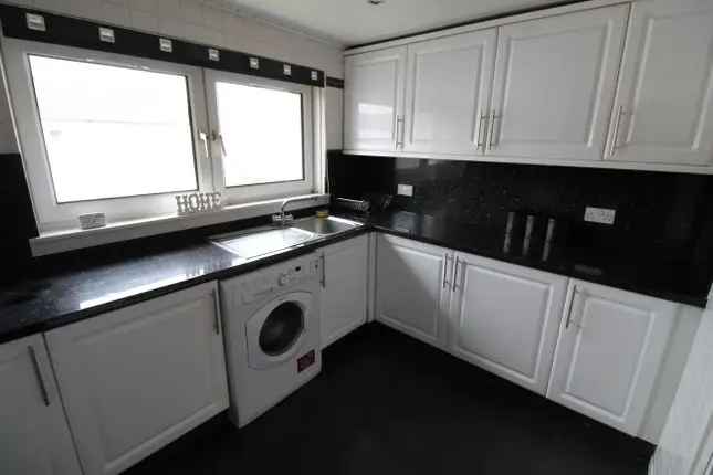 Flat to rent in Cockenzie Street, Glasgow G32