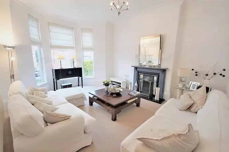 5 Bedroom End of Terrace House for Sale